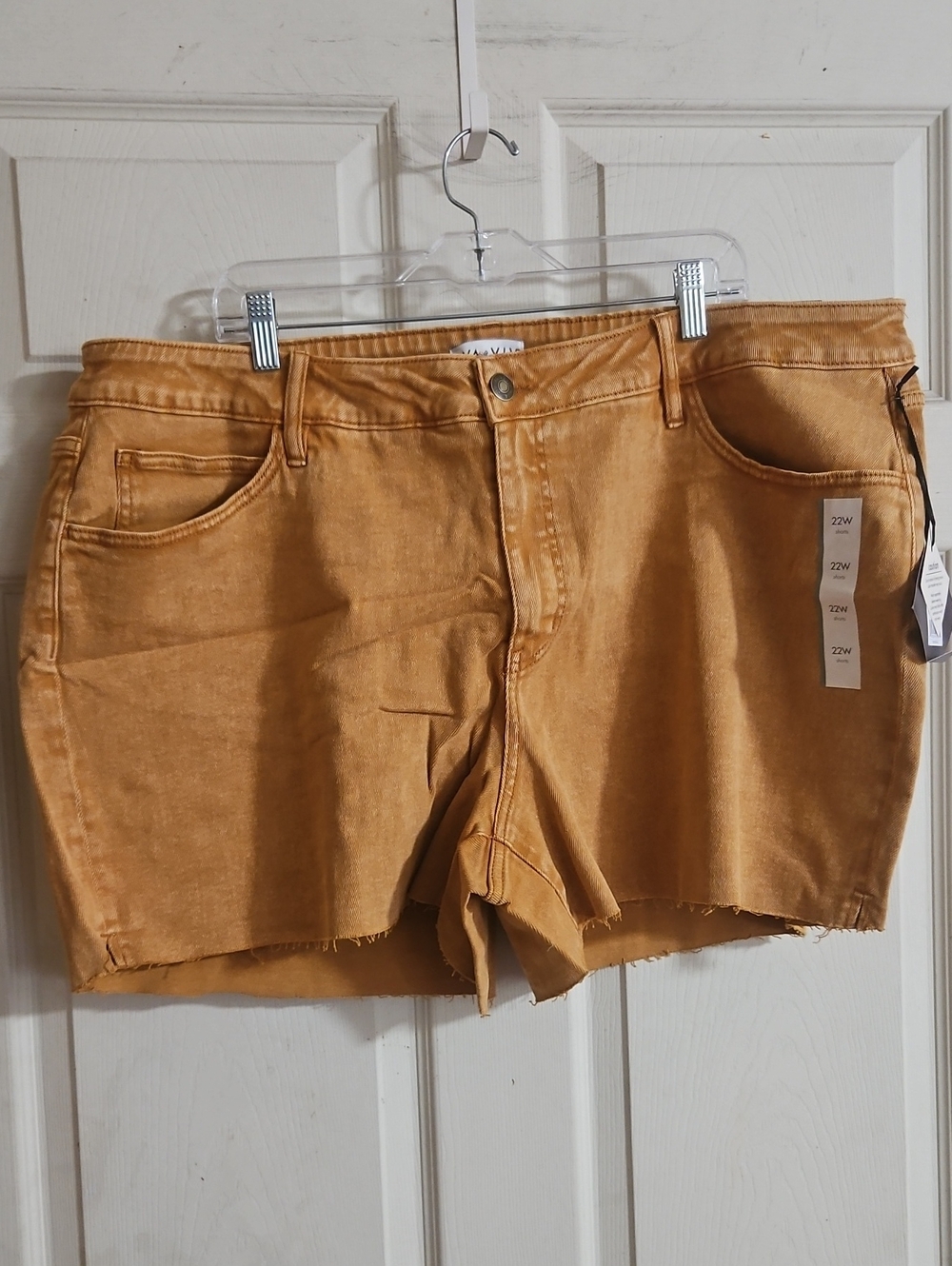 AVA & VIV MID RISE RUST DENIM SHORTS: 4 IN INSEAM: NEW WITH TAGS: SIZE 22W